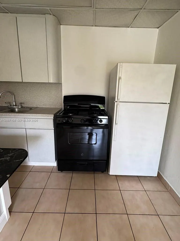 Pembroke Arms Condo Apts — Photo 4