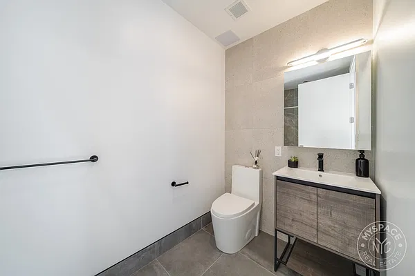 Bathroom, photo 1