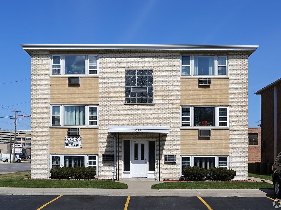 Apt. 4 is middle floor on left side