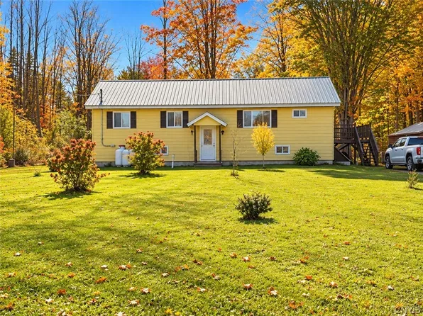 19 Miner Rd, Oswego, NY 13126
