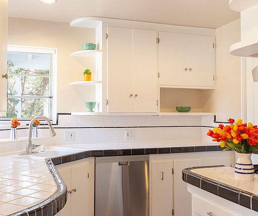 5th image of 2346 E Glenoaks Blvd