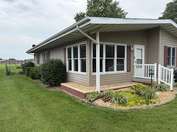 903 Holiday Dr, Effingham, IL 62401