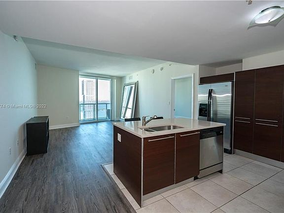 3rd image of 1900 N Bayshore Dr APT 4504