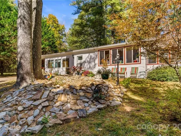 61 Bo Diddly Ln, Cedar Mountain, NC 28718