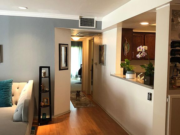 Hallway to bedrooms/bathrooms