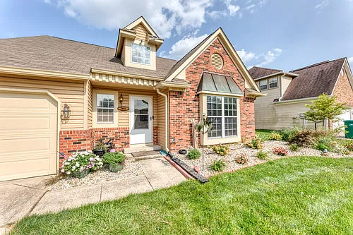 7555 Crickwood Ln Photo 1