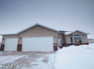 457 Prescott Ln, West Fargo, ND 58078
