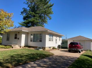 2216 Washington St, Cedar Falls, IA 50613