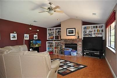 1st image of 102 Ofria Dr