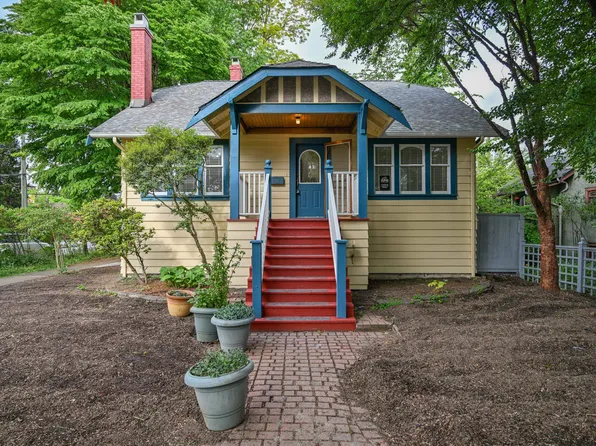 441 Kelly St, New Westminster, BC V3L 3T8
