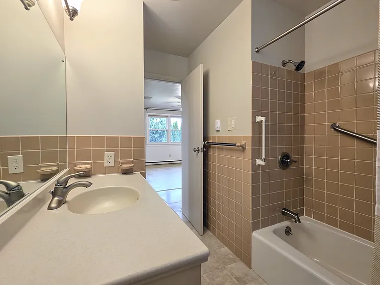 2 Colonial Ave — Photo 14