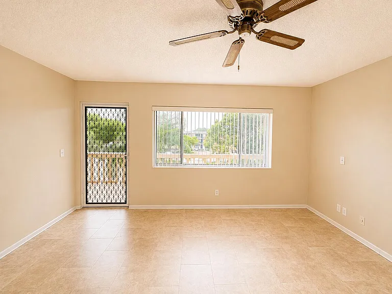 555 Purdy Ln #309 — Photo 6