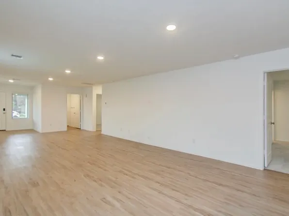 10910 Bright Beacon Dr, Beasley, TX