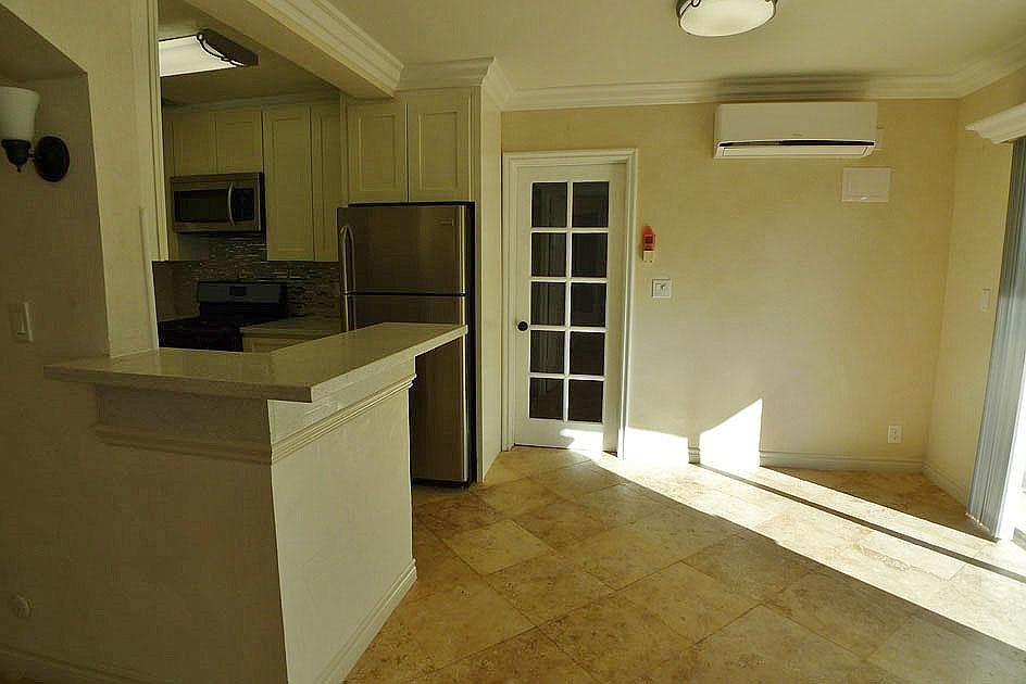 1st image of 2054 Argyle Ave APT 113