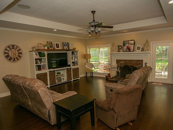 5th image of 22 Pine Burr Cir