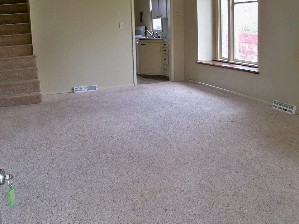 2nd image of 904 Fairview St