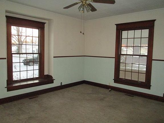 2nd image of 5045 Broadway St