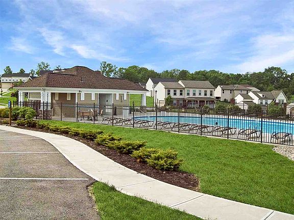 3rd image of 1409 Meadow Run Ln