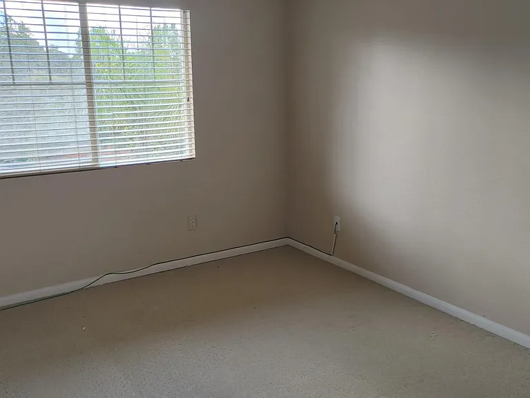 382 Edgewater Dr — Photo 19