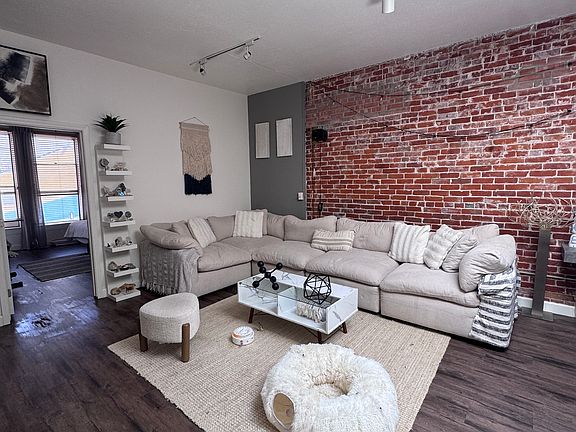 4th image of 520 6th Ave APT D