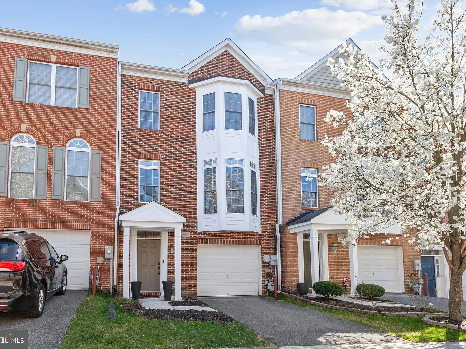 4 bed, 3.5 bath, 2316 sqft, $7,500 — Photo 1