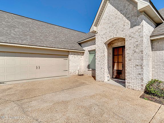 5th image of 213 Clubview Cir
