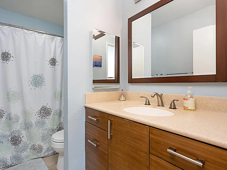 Full bathroom #3