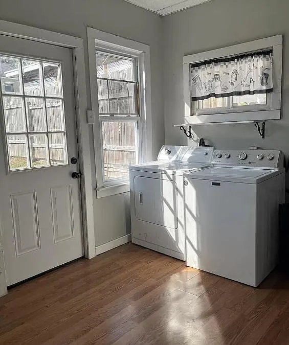 3 bed, 924 sqft, $975 — Photo 2