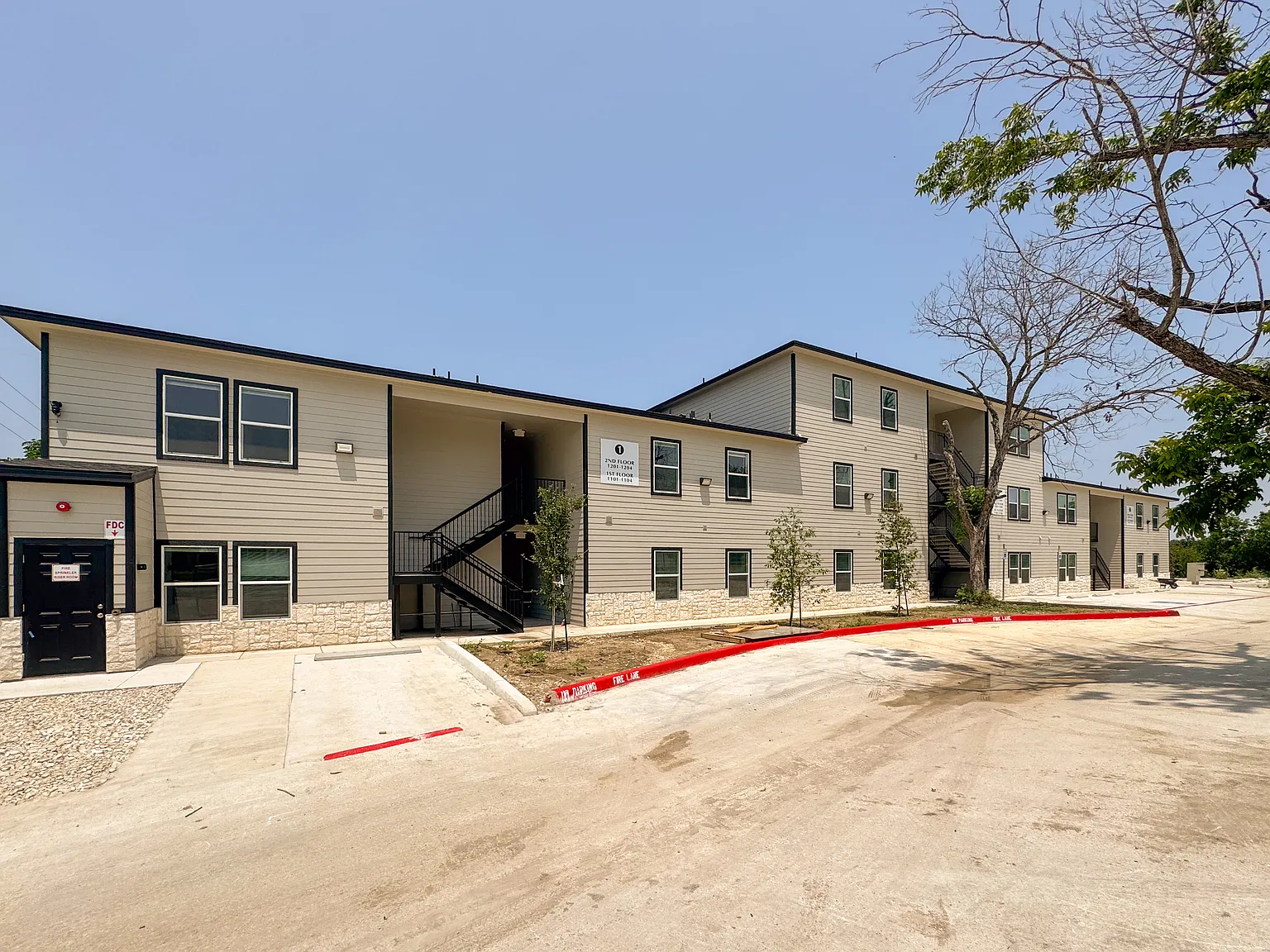 2 bed, 827 sqft, $1,095 — Photo 3