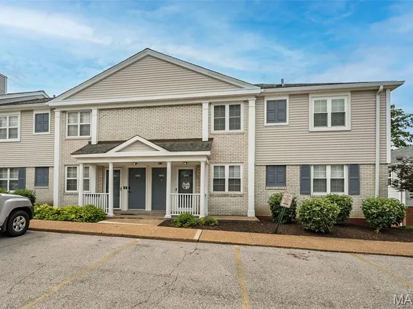 9122 Eager Rd, Saint Louis, MO 63144