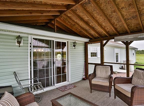 2nd image of 805 NE Cypress Ct