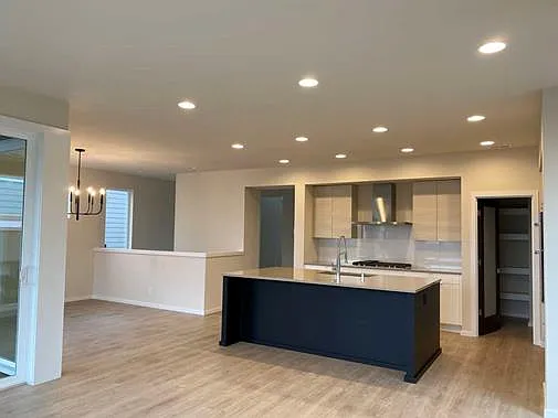 3 bed, 2953 sqft, $4,199 — Photo 4