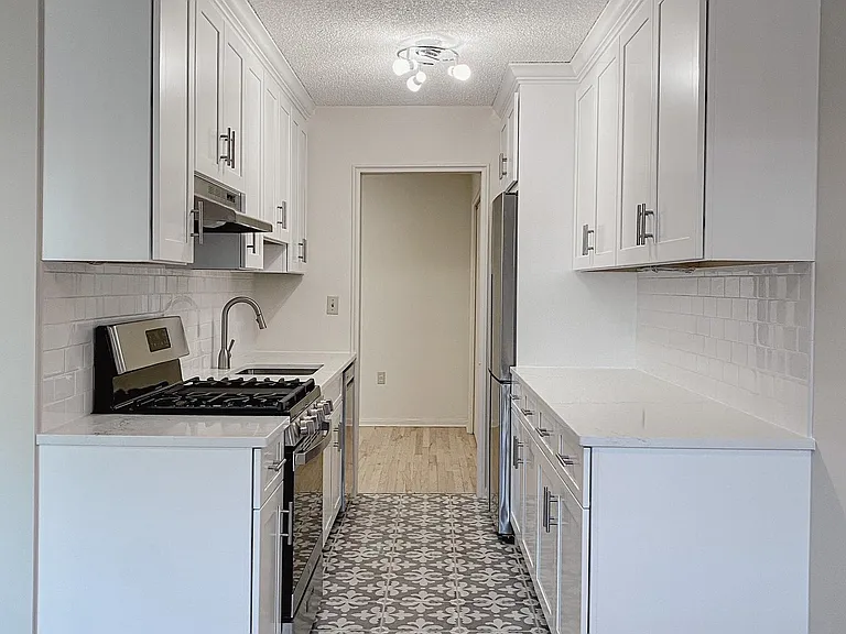 570 Whitney Ave — Photo 2
