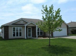 1013 Country Ln, Raymore, MO 64083
