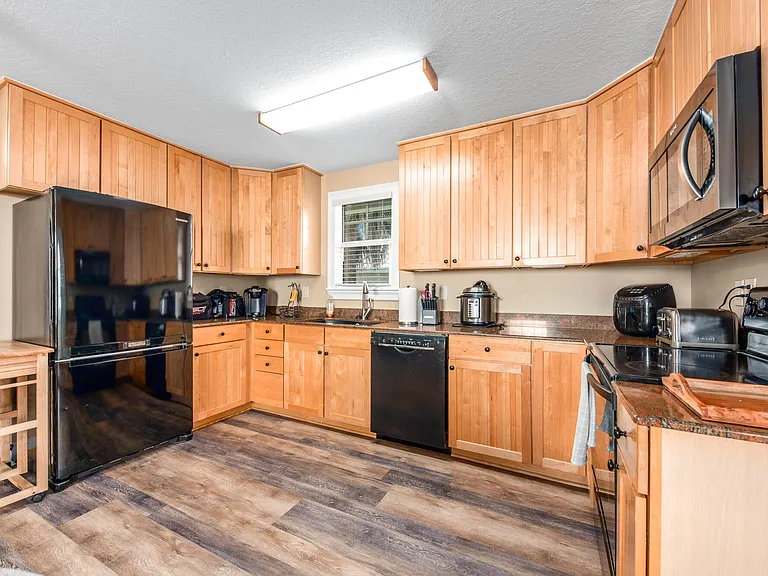 404 SW Camden Ave — Photo 3