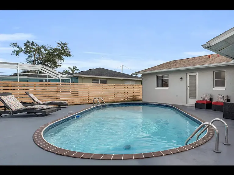 1731 Coral Point Dr — Photo 12