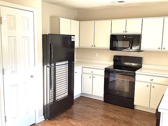 3rd image of 701 Navaho Blvd