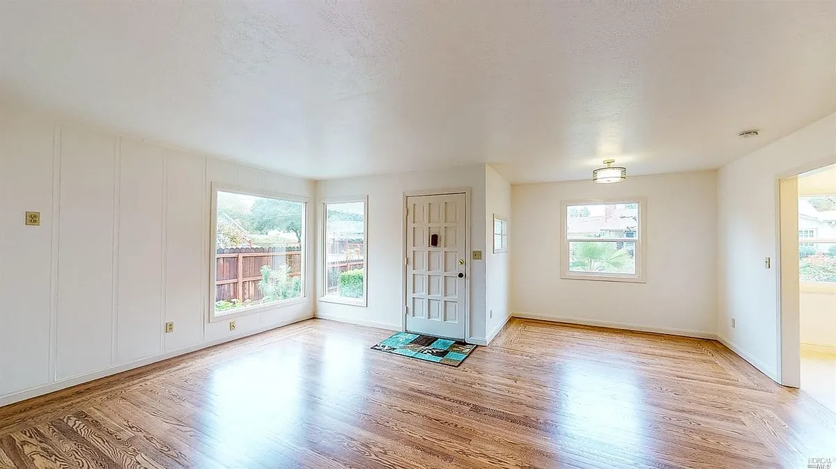 Building Photo - 837 Hoen Ln