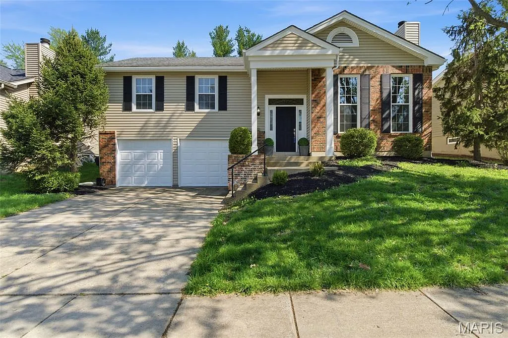 2466 Maple Crossing Dr photo 1