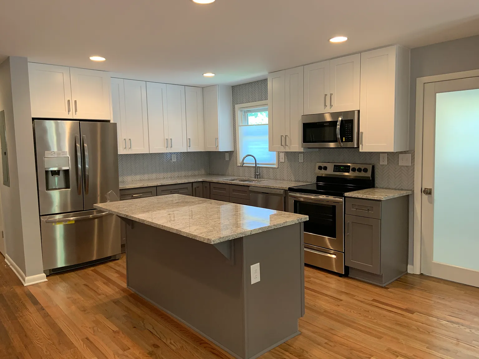 2282 Shamrock Dr — Photo 2