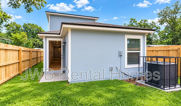 1216 Pangola Dr — Photo 14