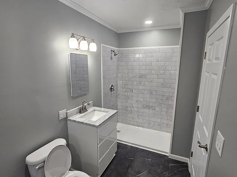 102 Martin Dr — Photo 3