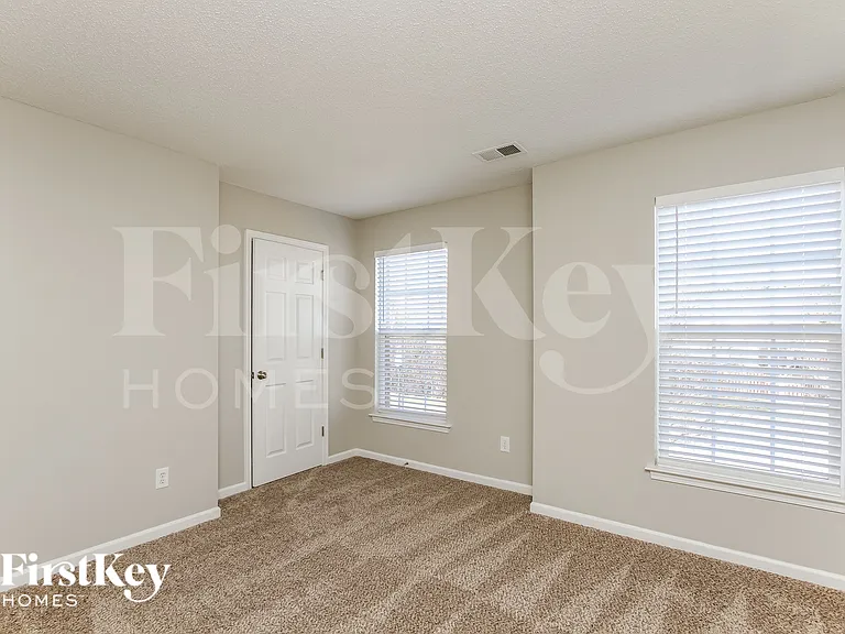 2816 Bridgeville Ln — Photo 13
