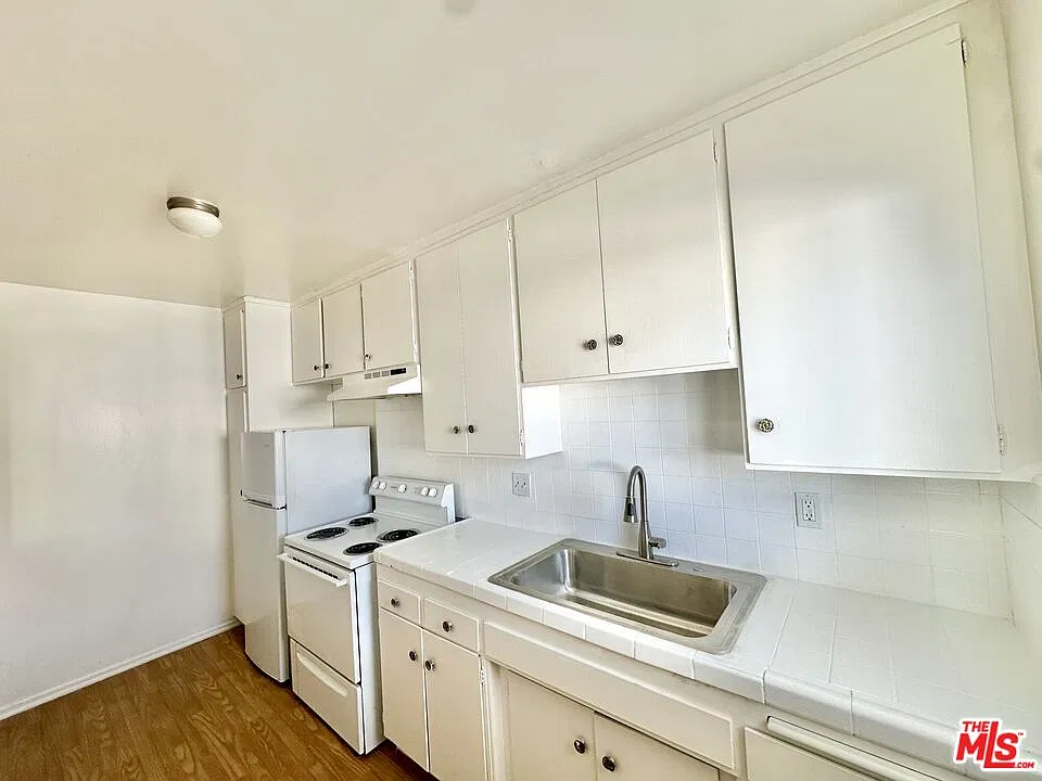 Studio, 1.0 bath, 575 sqft, $1,500 — Photo 4