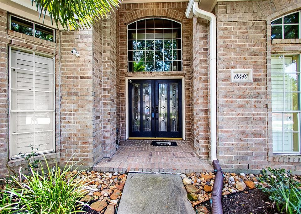 Lovely double door grand entry. This home offers a full house generator. Bricked on all four sides.