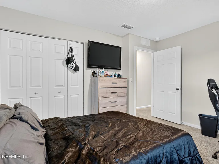 12784 Veterans Ct — Photo 9