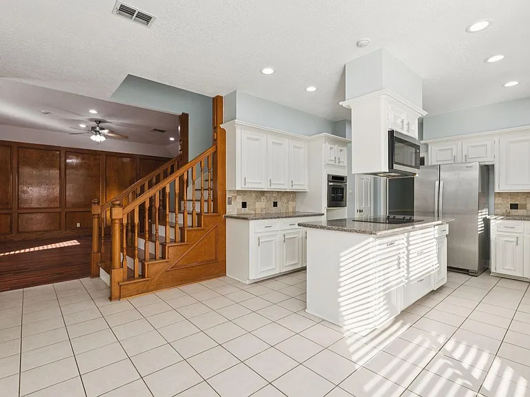 14819 Walbrook Dr — Photo 9