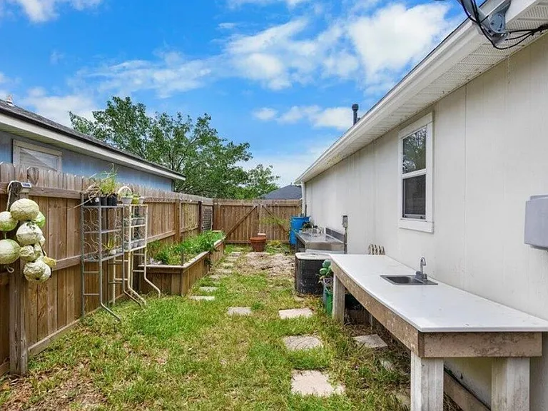 3376 International Village Dr W — Photo 23