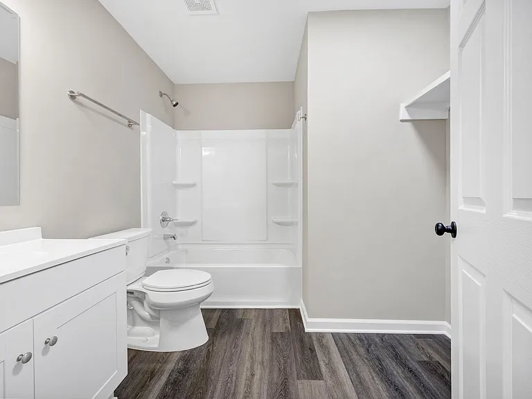 Gleneagle Apartment Homes — Photo 37