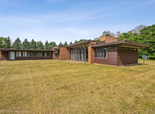 8135 Kearney Rd, Whitmore Lake, MI 48189